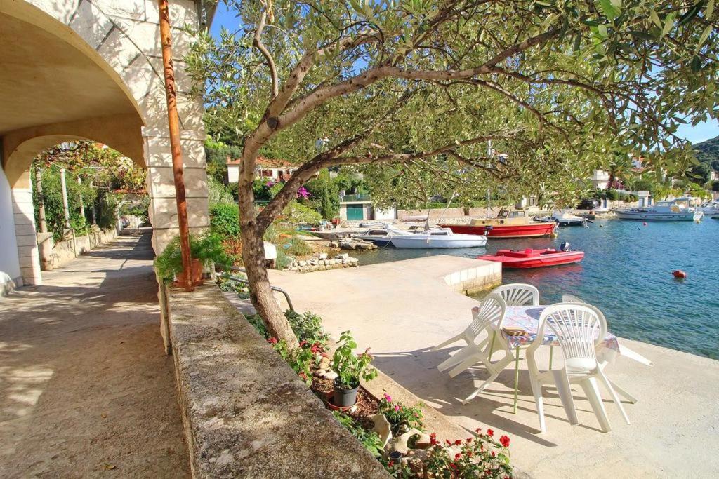 Apartmans And Rooms Dunjini Dvori Korcula Town Exterior photo