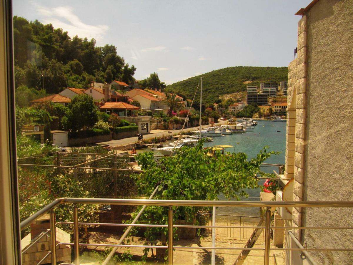 Apartmans And Rooms Dunjini Dvori Korcula Town Exterior photo
