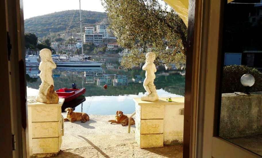 Apartmans And Rooms Dunjini Dvori Korcula Town Exterior photo