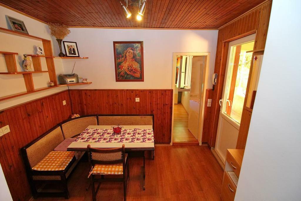 Apartmans And Rooms Dunjini Dvori Korcula Town Exterior photo